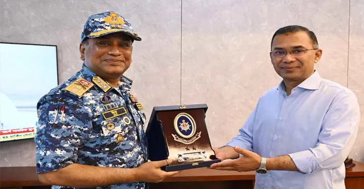 প্রধানমন্ত্রীর সঙ্গে কোস্টগার্ড মহাপরিচালকের সৌজন্য সাক্ষাৎ