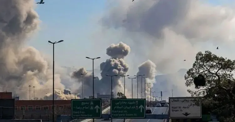 ইরান যুদ্ধের ছায়ায়: আনন্দ, ভয় এবং অনিশ্চয়তার এক সপ্তাহ