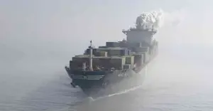 হরমুজ প্রণালিতে পরপর তিন জাহাজে হামলা, একটিতে আগুন