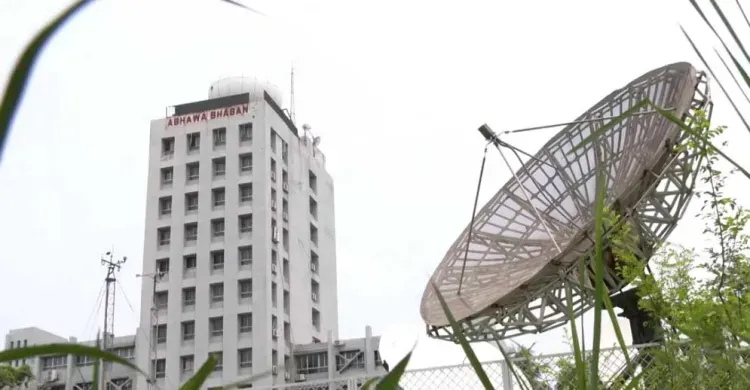 দেশের সব বিভাগে দমকা হাওয়াসহ বৃষ্টি, তাপমাত্রা সামান্য কমার সম্ভাবনা