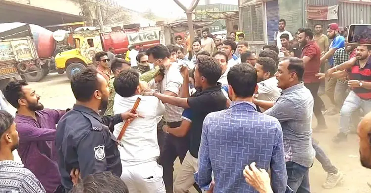 সিদ্ধিরগঞ্জে বালুর ঘাট দখল নিয়ে বিএনপির দু’পক্ষের সংঘর্ষ, আহত ১৫