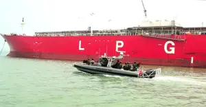 সমুদ্রপথে জ্বালানিবাহী জাহাজের নিরাপত্তা জোরদার করেছে নৌবাহিনী