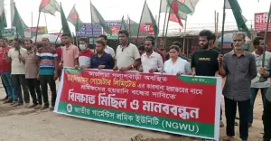 কারখানা স্থানান্তরের প্রতিবাদে আশুলিয়ায় শ্রমিক বিক্ষোভ, ঈদের আগে পাওনা পরিশোধের দাবি