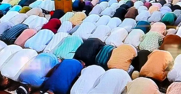 ধামরাইয়ে সৌদির সঙ্গে মিল রেখে ঈদুল ফিতরের নামাজ অনুষ্ঠিত