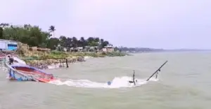পদ্মা নদীতে ঝড়ের কবলে ডুবে গেল সিমেন্ট বোঝাই ট্রলার