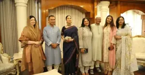 প্রধানমন্ত্রীর পরিবারের সঙ্গে ড. মুহাম্মদ ইউনূসের ঈদ শুভেচ্ছা বিনিময়