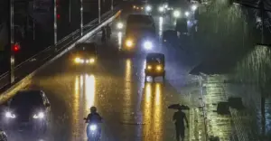 রাতে ঢাকাসহ ২০ অঞ্চলে হানা দিতে পারে ঝড়, হতে পারে শিলাবৃষ্টিও