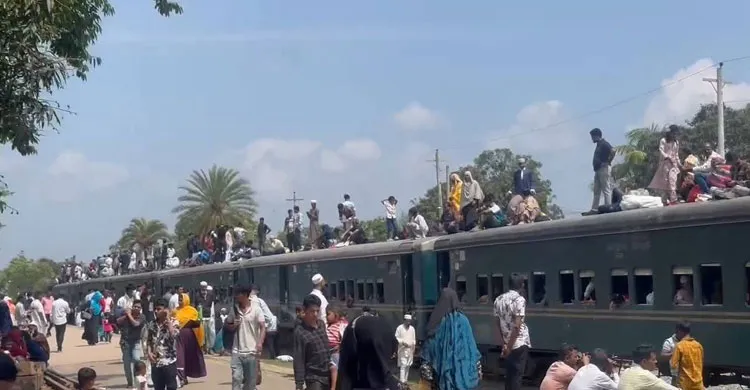 শ্রীপুর রেলওয়ে স্টেশনে মোহনগঞ্জগামী মহুয়া কমিউটার এক্সপ্রেস ট্রেনের ইঞ্জিন বিকল, যাত্রীরা ভোগান্তিতে