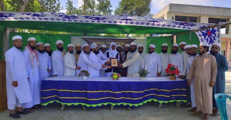 ঈশ্বরগঞ্জে প্রবীণ শিক্ষকের সংবর্ধনা, আবেগঘন পরিবেশে বিদায়