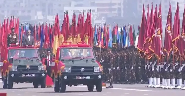 ১৮ বছর পর স্বাধীনতা দিবসে প্যারেড গ্রাউন্ডে বর্ণাঢ্য কুচকাওয়াজ, সালাম গ্রহণ রাষ্ট্রপতির