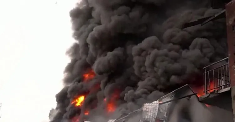 ইরানের হামলায় দাউ দাউ করে জ্বলছে ইসরাইলি শিল্পাঞ্চল