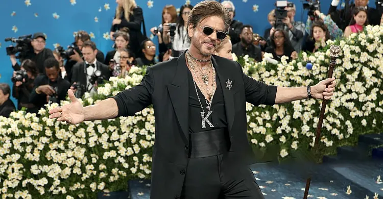 বিজেপি নেতার পারিবারিক অনুষ্ঠানে শাহরুখ