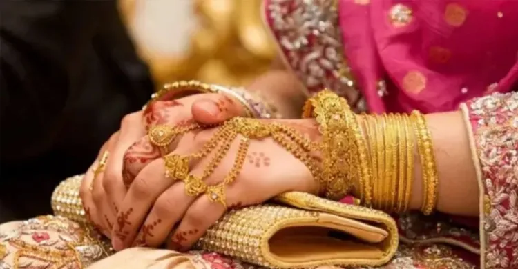 বাংলাদেশে স্বর্ণ ও রুপার দাম আরও বৃদ্ধি, ভরি ২ লাখ ৪৪ হাজার