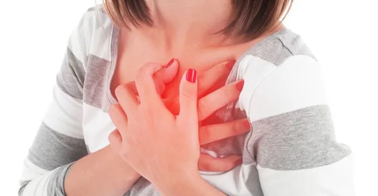বুকের ব্যথাটা গ্যাসের নাকি হার্টের, কীভাবে বুঝবেন