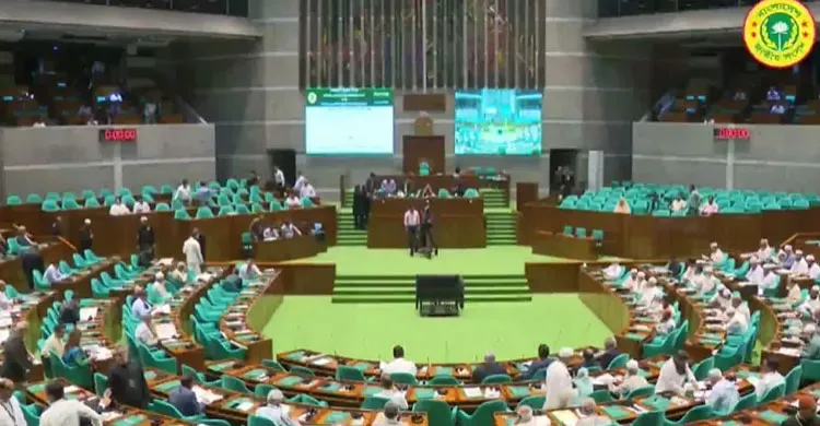 আওয়ামী লীগের রাজনৈতিক কর্মকাণ্ড নিষিদ্ধে আইন পাসের সুপারিশ