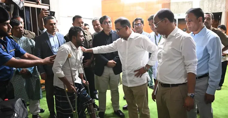 সংসদে আহত জুলাই যোদ্ধাদের সঙ্গে প্রধানমন্ত্রী, আবেগঘন পরিবেশ