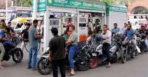 তেল বিতরণে পাম্পগুলোতে চরম অরাজকপরিস্থিতি