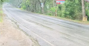 উঁচুনিচু সড়কে প্রতিদিনই মৃত্যুঝুঁকি, দ্রুত সংস্কারের দাবি