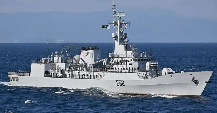 আরব সাগরে বিপদগ্রস্ত জাহাজ থেকে বাংলাদেশিসহ ১৮ নাবিক উদ্ধার