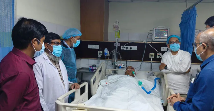সড়ক দুর্ঘটনায় আহত ডা. শংকরকে দেখতে হাসপাতালে বিএনপি নেতা ডা. রফিক