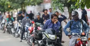 তেল সংকটে দিন দিন থমকে যাচ্ছে রাজধানী: দীর্ঘ লাইন, রেশনিং আর বিশৃঙ্খলায় জনজীবন জিম্মি