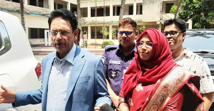 সিংগাইরে এসএসসি পরীক্ষাকেন্দ্রে আকস্মিক পরিদর্শনে শিক্ষামন্ত্রী