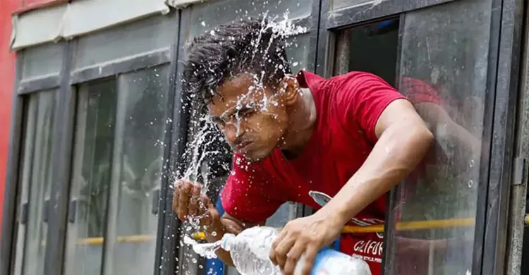 তীব্র তাপে পুড়ছে রাজশাহী, ঢাকাসহ ২৭ জেলায় তাপপ্রবাহ