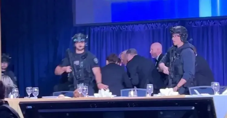 ট্রাম্পের নৈশভোজে গুলি, হামলাকারী আটক