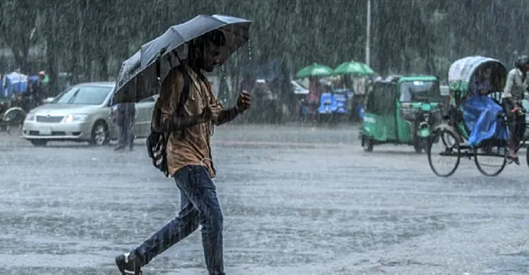 রাজধানীতে ঝুম বৃষ্টি, জনজীবনে ভোগান্তি