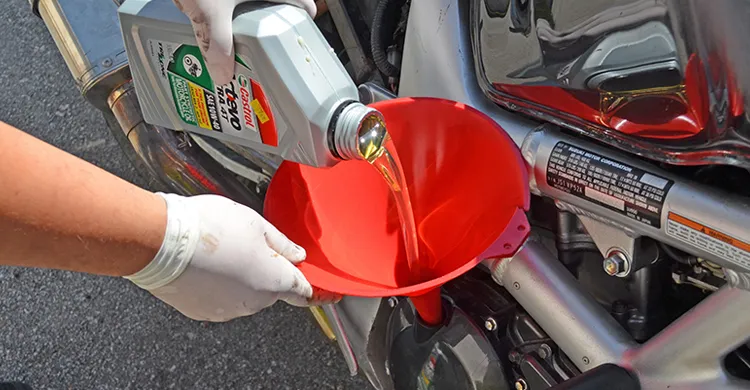 মোটরসাইকেলের তেলের খরচ কমাবেন যেভাবে