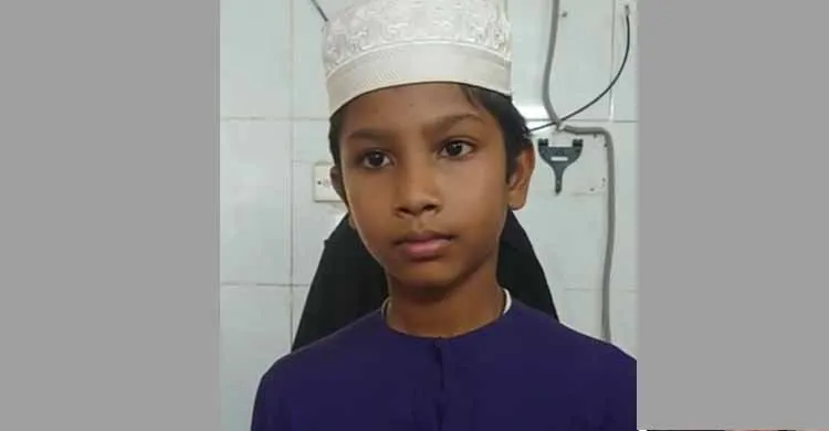 ছাত্রকে পিটিয়ে পা ভেঙে দেওয়ার অভিযোগ মাদরাসা শিক্ষকের বিরুদ্ধে