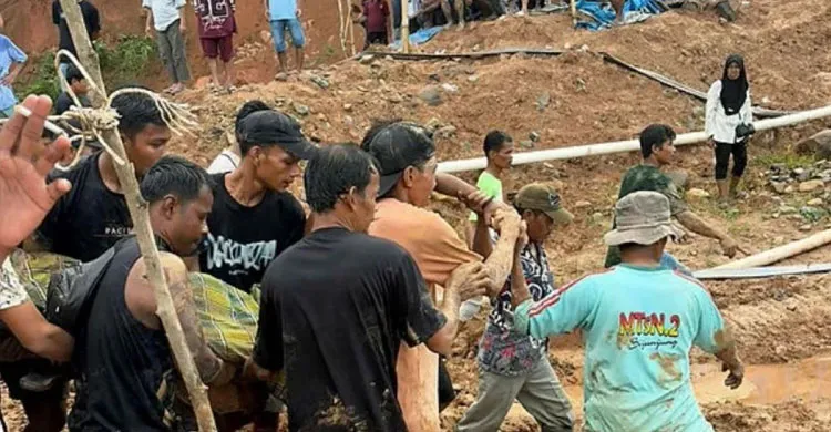 ইন্দোনেশিয়ায় অবৈধ স্বর্ণখনিতে ধস, নিহত ৯