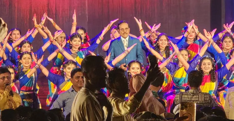 নরসিংদীতে ‘ইত্যাদি’ অনুষ্ঠানে মোবাইল চুরির হিড়িক