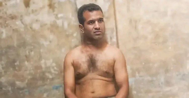 গৃহবধূকে ধর্ষণের অভিযোগে যুবককে ধরে পুলিশে দিল স্থানীয়রা