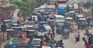 দক্ষিণাঞ্চলে যানবাহনের অতিরিক্ত চাপ, ভাড়া বেশি নেয়ার অভিযোগ