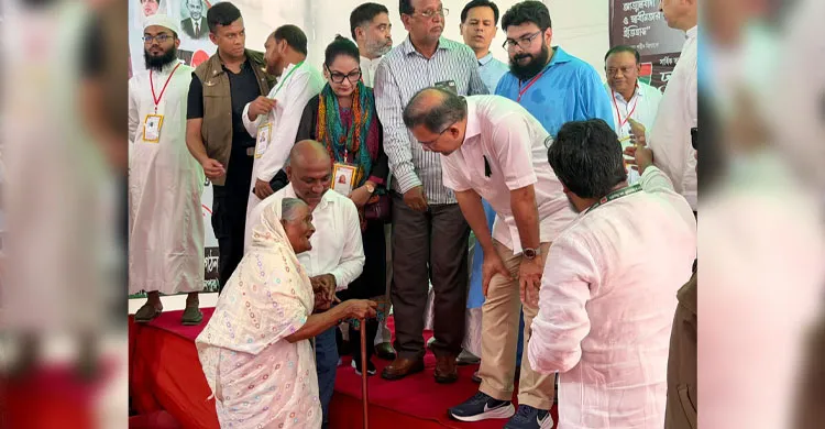 মাননীয় প্রধানমন্ত্রী তারেক রহমানকে কাছে পেয়ে স্বপ্নপূরণ নূরজাহান বেগমের