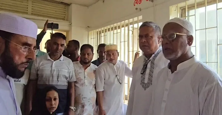 নিষিদ্ধ আ.লীগ নেতা কর্তৃক নারীকে মারধর, আহতদের দেখতে হাসপাতালে ডা. বাচ্চু এমপি