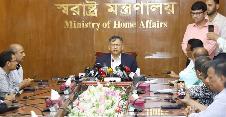 এআই ক্যামেরা পদ্ধতিতে ট্রাফিক ব্যবস্থার বৈপ্লবিক পরিবর্তন হচ্ছে: স্বরাষ্ট্রমন্ত্রী