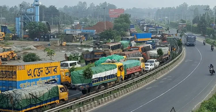 যমুনা সেতু মহাসড়কে ১৭ কিলোমিটার যানজট, চরম দুর্ভোগে হাজারো যাত্রী