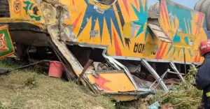 ব্রাহ্মণবাড়িয়ায় খাদে পড়ে যাত্রীবাহী বাস, নিহত ৪