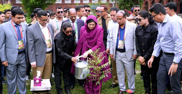 ঢাকা বিশ্ববিদ্যালয়ে মাসব্যাপী বৃক্ষরোপণ কর্মসূচির উদ্বোধন