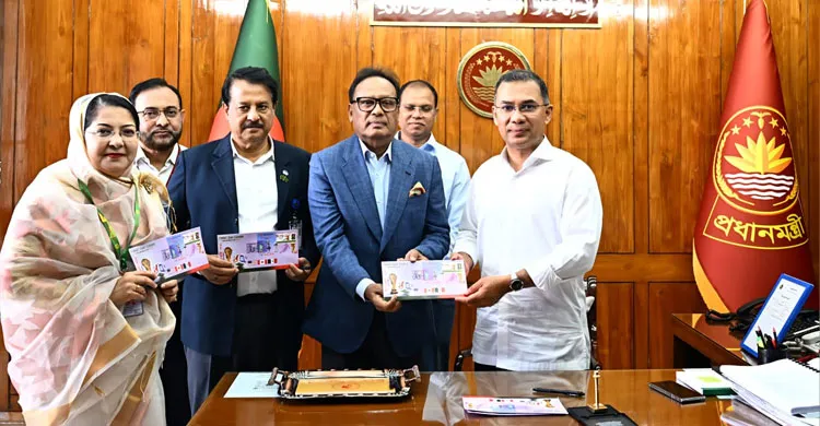বিশ্বকাপ ফুটবল- ১০ টাকার স্মারক ডাক টিকিট উন্মোচন প্রধানমন্ত্রীর