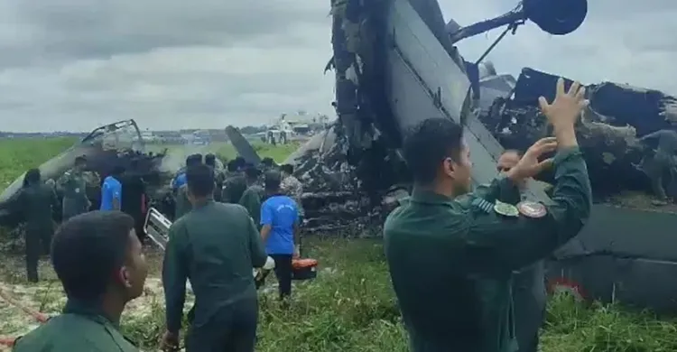 ভারতের আসামে বিমানবাহিনীর এএন-৩২  বিধ্বস্ত, অবতরণের সময় আগুন