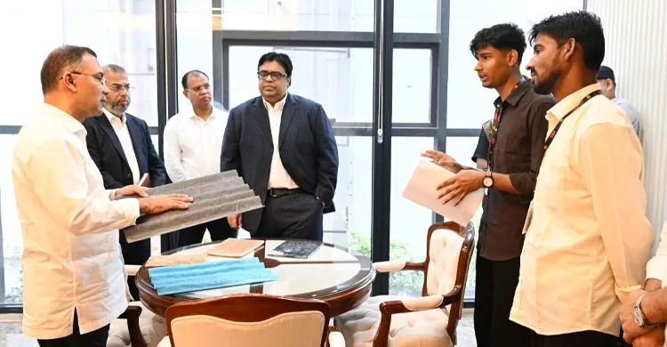পঁচা সবজি থেকে পচনশীল পলিথিন, কলাগাছ থেকে ঢেউটিন আবিষ্কার!