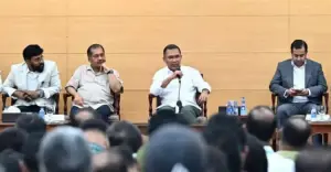 প্রতিহিংসার রাজনীতি থেকে বেরিয়ে আসার আহ্বান প্রধানমন্ত্রীর
