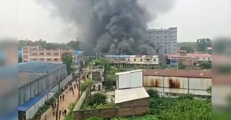 গাজীপুরের সেই কারখানায় ফের বয়লার বিস্ফোরণে আগুন