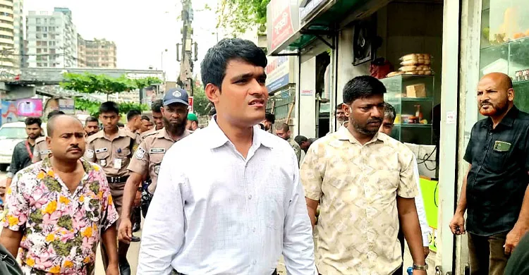 ধানমন্ডি ও হাতিরপুলে ডিএসসির মোবাইল কোর্ট অভিযান, ২৪ মামলায় ২৫ হাজার ২০০ টাকা জরিমানা