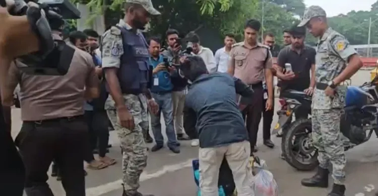 ধানমন্ডি ৩২-এ জামায়াতের মিছিল শেষে সাংবাদিককে মারধরের অভিযোগ