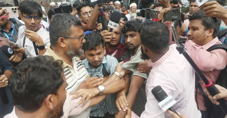 ধানমন্ডি ৩২-এ জামায়াতের মিছিল শেষে সাংবাদিককে মারধরের অভিযোগ