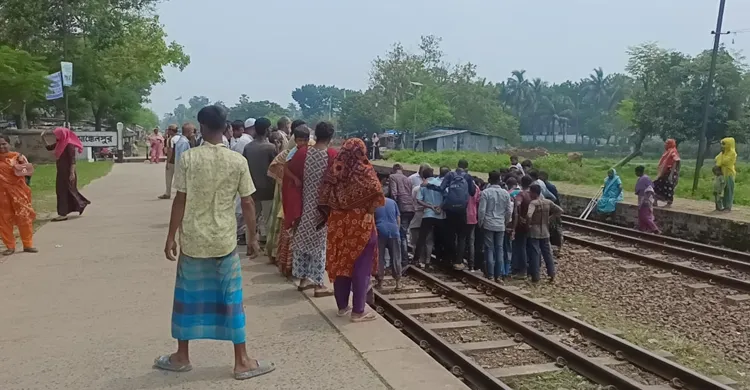 জয়পুরহাটে  ট্রেনে কাটা পড়ে যুবকের মৃত্যু